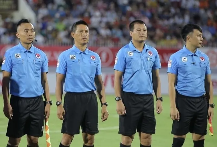 Tìm Hiểu Vai Trò Và Nhiệm Vụ Của Trợ Lý Trọng Tài Bóng Đá